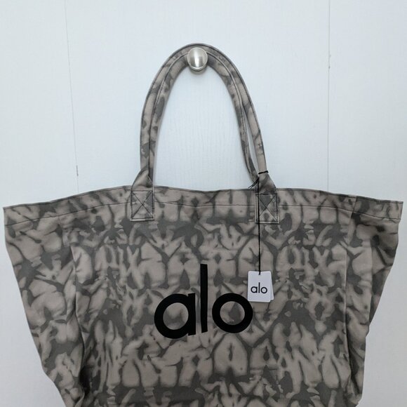 NWT Alo Yoga Iconic Shopper Tote - Picture 4 of 7